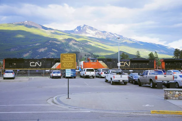 Jasper Canadá Junio 2011 Plaza Junto Estación Tren —  Fotos de Stock