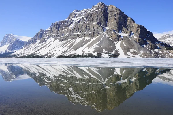 Arco Lago Mañana Primavera Parque Nacional Banff Canadá — Foto de Stock
