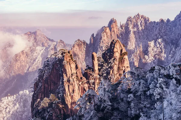 Picos Del Parque Nacional Huangshan Atardecer China — Foto de Stock