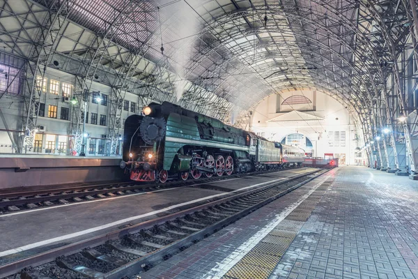 Tren Vapor Retro Encuentra Junto Plataforma Del Pasajero Moscú —  Fotos de Stock