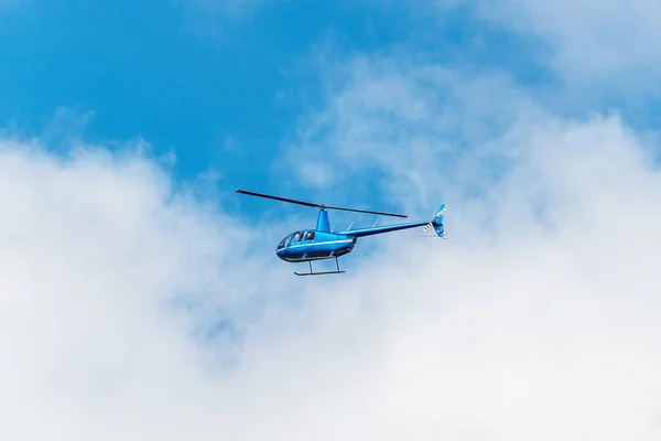 Petit Hélicoptère Transport Volant Dans Ciel — Photo