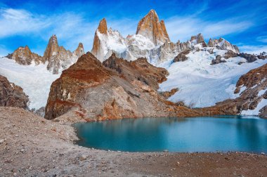 Fitz Roy Dağı 'nın muhteşem gündoğumu manzarası. Los Glaciares Ulusal Parkı. Arjantin.