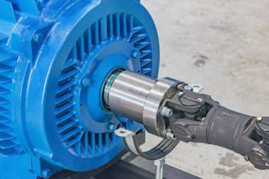 Santralin içindeki makine parçası.