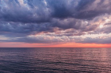 Yaz mevsiminde deniz manzarası.
