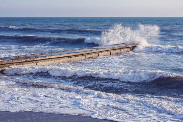 Волны Разбиваются Волну Время Бурного Заката — стоковое фото
