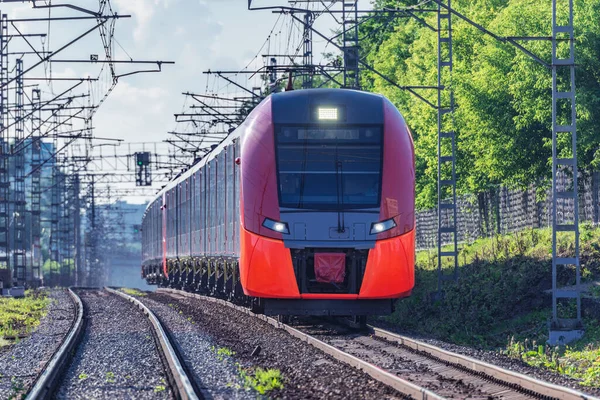 电气火车在白天运行 莫斯科 俄罗斯 — 图库照片