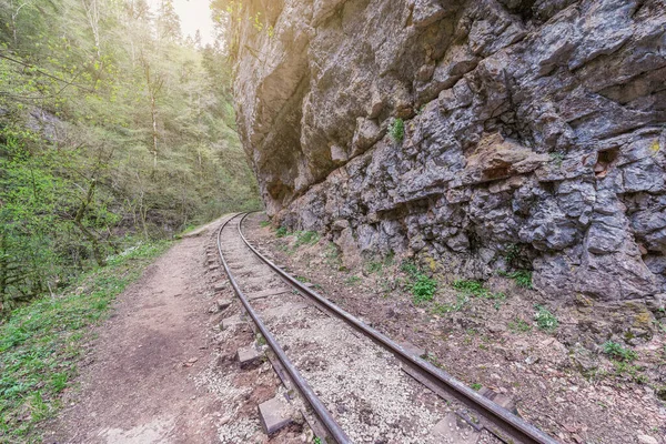 Ferrovia Bitola Estreita Desfiladeiro Estreito Guam Cáucaso Ocidental Rússia — Fotografia de Stock