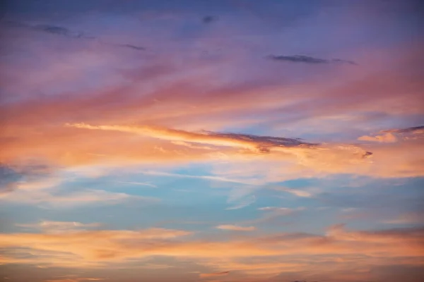 Tolle Wolkenlandschaft Himmel Bei Sonnenaufgang Nach Regen — Stockfoto