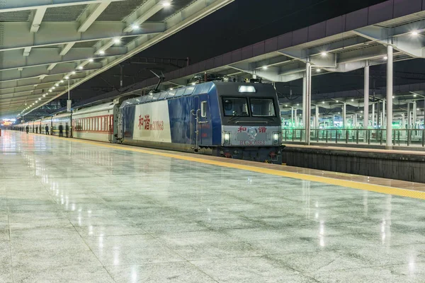 Guilin China December 2016 Passenger Train Stands Platform Evening Time — ストック写真
