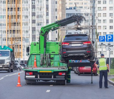 Ulaşım hataları ve acil durum araçları için çekici.