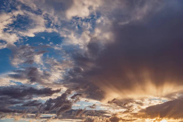 Incrível Paisagem Nublada Céu Pôr Sol Tempo Após Chuva — Fotografia de Stock