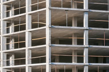 İnşaat alanının gündüz görüntüsü.