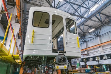 Mytishchi, Rusya - 21 Şubat 2017: Metro trenleri için vagon montaj tesisi. Mytishchi Metrovagonmash Fabrikası.