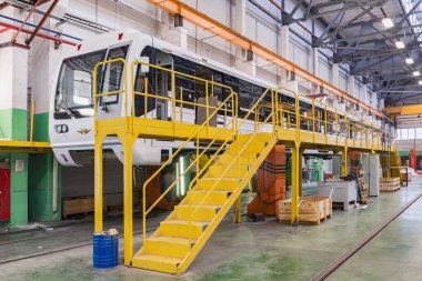 Mytishchi, Rusya - 21 Şubat 2017: Metro trenleri için vagon montaj tesisi. Mytishchi Metrovagonmash Fabrikası.