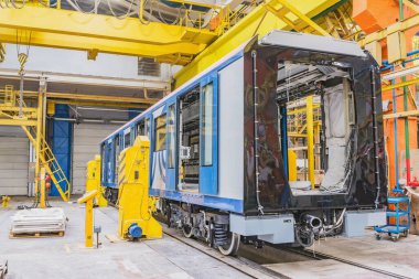 Mytishchi, Rusya - 21 Şubat 2017: Metro trenleri için vagon montaj tesisi. Mytishchi Metrovagonmash Fabrikası.
