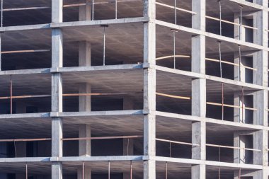 İnşaat alanının gündüz görüntüsü.