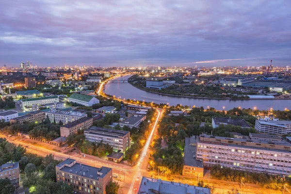 Widok Miasto Nad Rzeką Zachodzie Słońca Moskwa Rosja — Zdjęcie stockowe