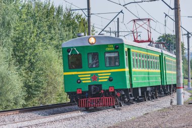 Moskova, Rusya - 27 Ağustos 2021: Retro yolcu treni SR3 11668. SR3 trenleri 1947 'den beri yapılmaktadır..