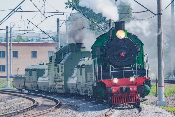 2021年8月27日 俄罗斯莫斯科 装甲复古蒸汽机车开动 — 图库照片
