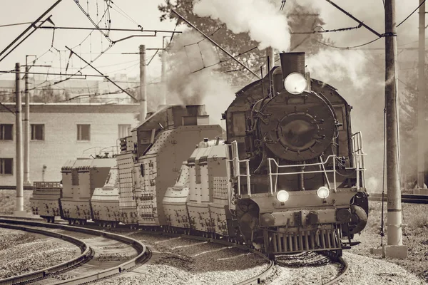 Armoured Retro Steam Train Moves — Stock Photo, Image