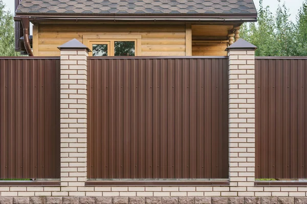 Brown Metal Fence Big Luxury House — Stock Photo, Image