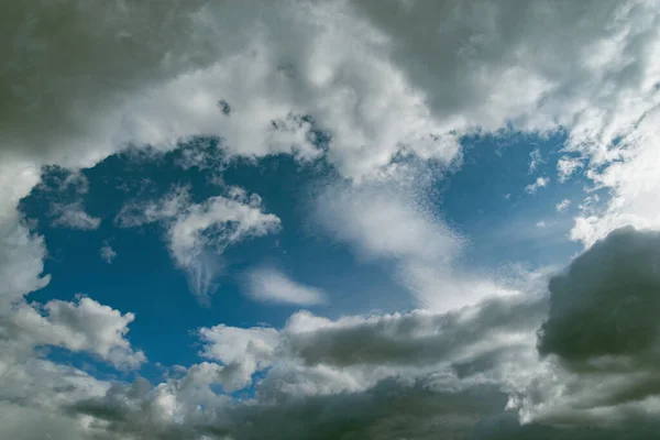 Incredibile Paesaggio Nuvoloso Sul Cielo Prima Della Pioggia — Foto Stock