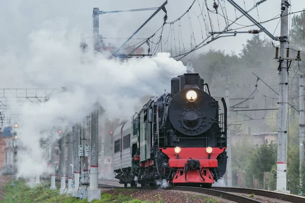 역으로 기관차 — 스톡 사진