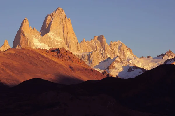 Fitz Roy Hegy Napkeltekor Los Glaciares Nemzeti Park Argentína — Stock Fotó