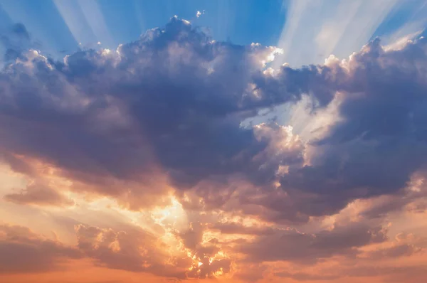 Incrível Paisagem Nublada Céu Pôr Sol Tempo Após Chuva — Fotografia de Stock