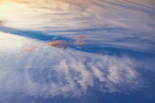 Облака Голубом Небе Облачно Прояснениями — стоковое фото