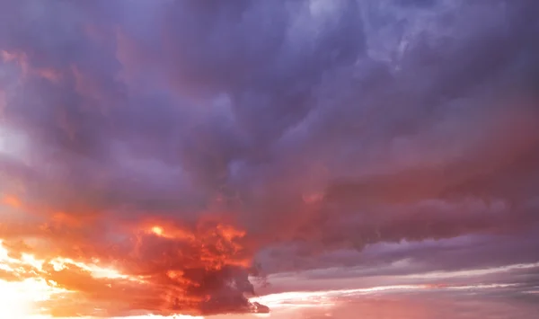 夕方の夕焼け空. — ストック写真