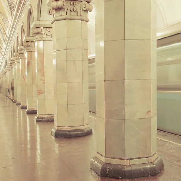 Aankomst van de metro trein. — Stockfoto