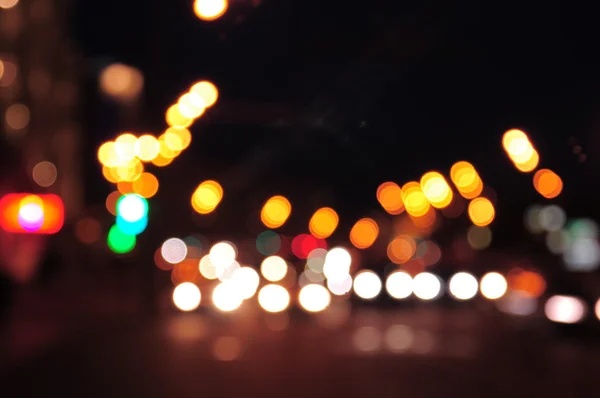 夜间城市道路的交通灯. — 图库照片