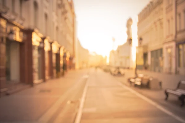 Mooie stad straat achtergrond bij zonsopgang. — Stockfoto