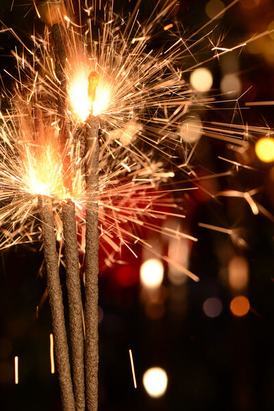 Три горящих рождественских искорки
.