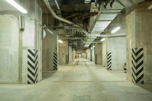 Estacionamento subterrâneo da cidade . — Fotografia de Stock