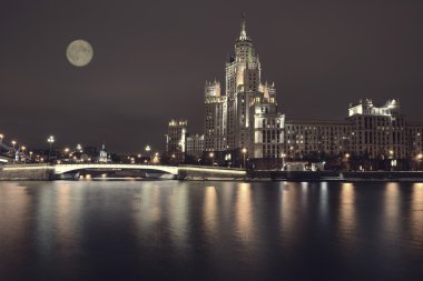 Moskova Nehri, Moskova Kotelnicheskaya çıkabilir.