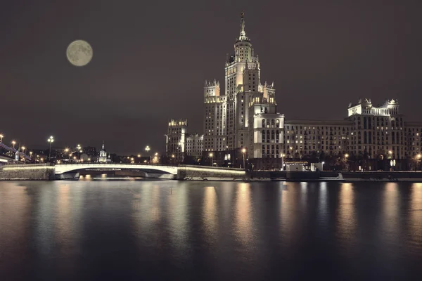 Kotelnicheskaya Embankment do Rio de Moscou, Moscou . — Fotografia de Stock