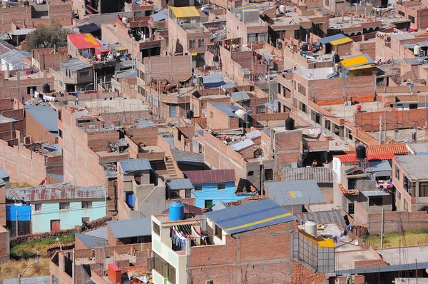 Hus på gatorna i Puno på dagtid. — Stockfoto