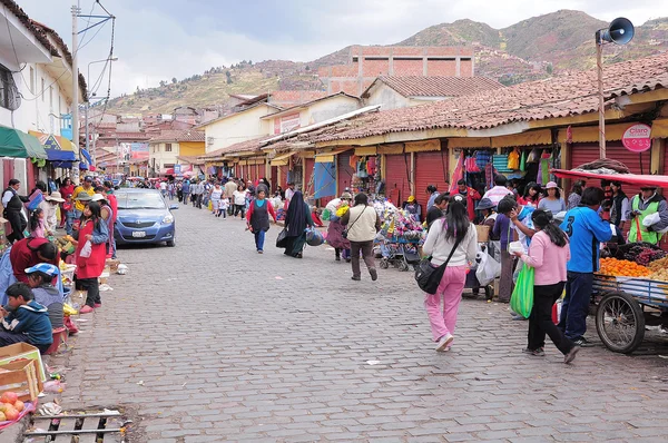 Gente en la calle del mercado . — Foto de Stock