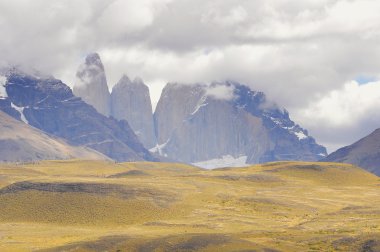 Torres dağlar. Torres del Paine Millî Parkı. 