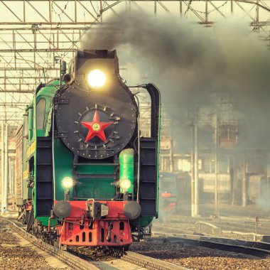 retro buharlı tren kalkış.