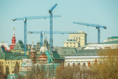 Moskova merkezinde yukarıda dört Vinçler.