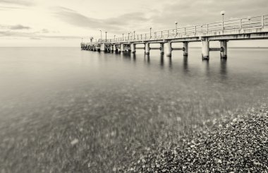 Tek renkli görüntüyü Pier.
