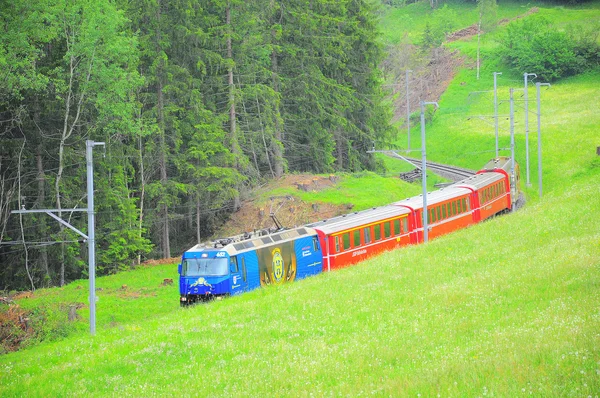 Train from Davos goes to Chur. — Stock Photo, Image