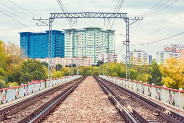 Köprünün demiryolu parça.