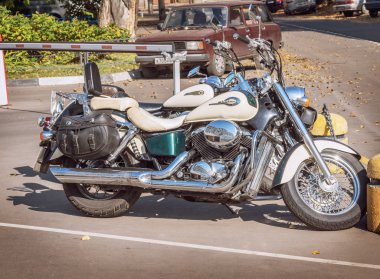 İki Honda motobikes.