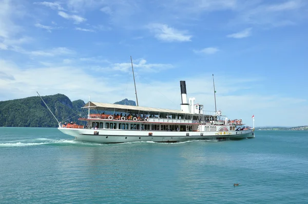 El barco de vapor turístico de pasajeros . — Foto de Stock