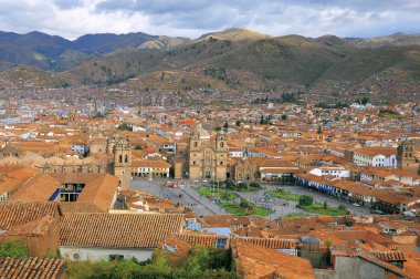 Cuzco şehir merkezinin havadan görünümü.