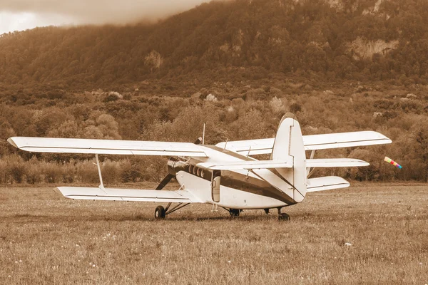 Oude retro vliegtuig. — Stockfoto